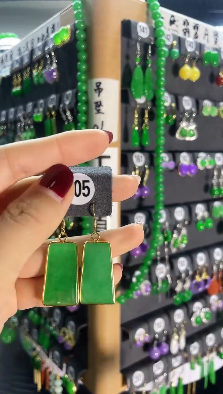 【闪购商品】翡翠耳饰银S925镶嵌105...