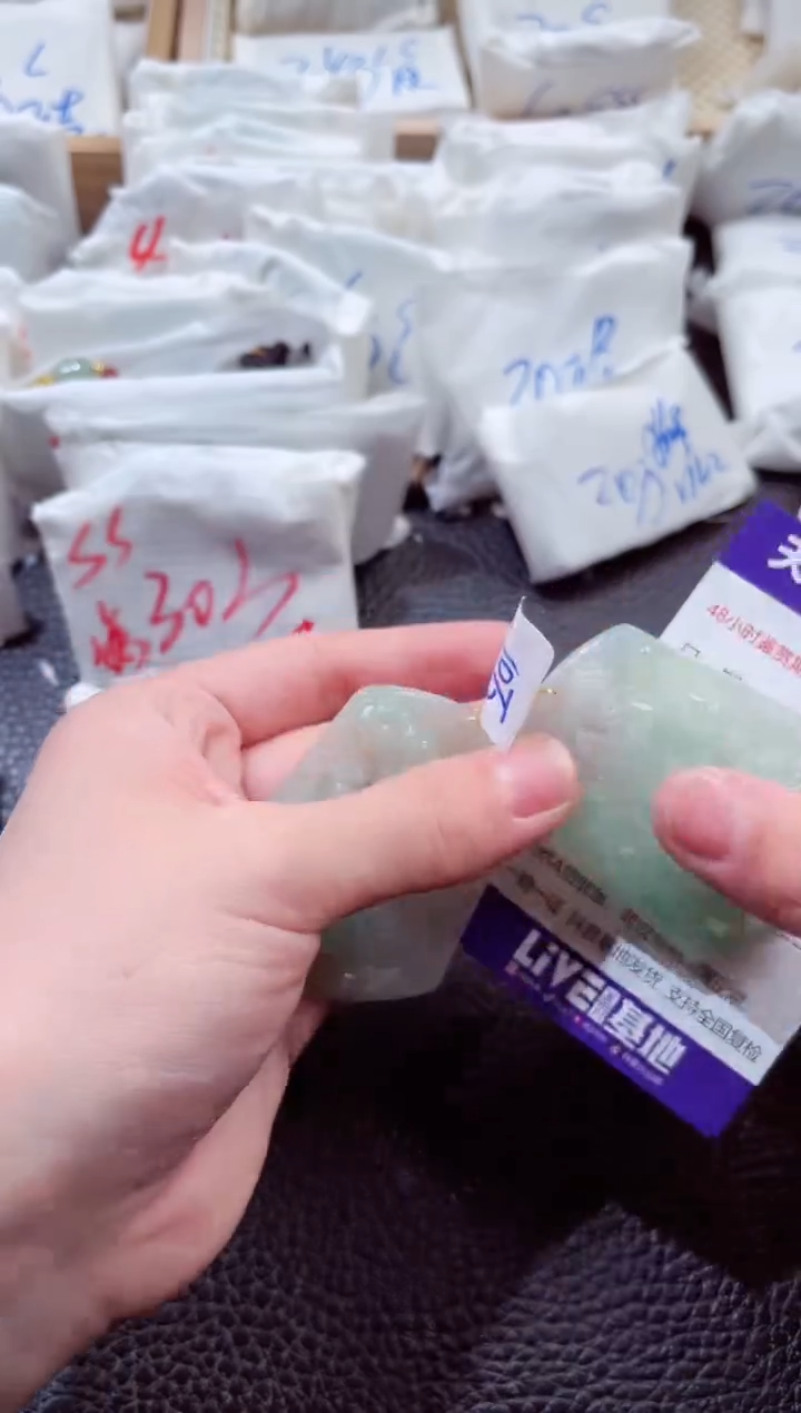 翡翠未镶嵌颈饰00001883