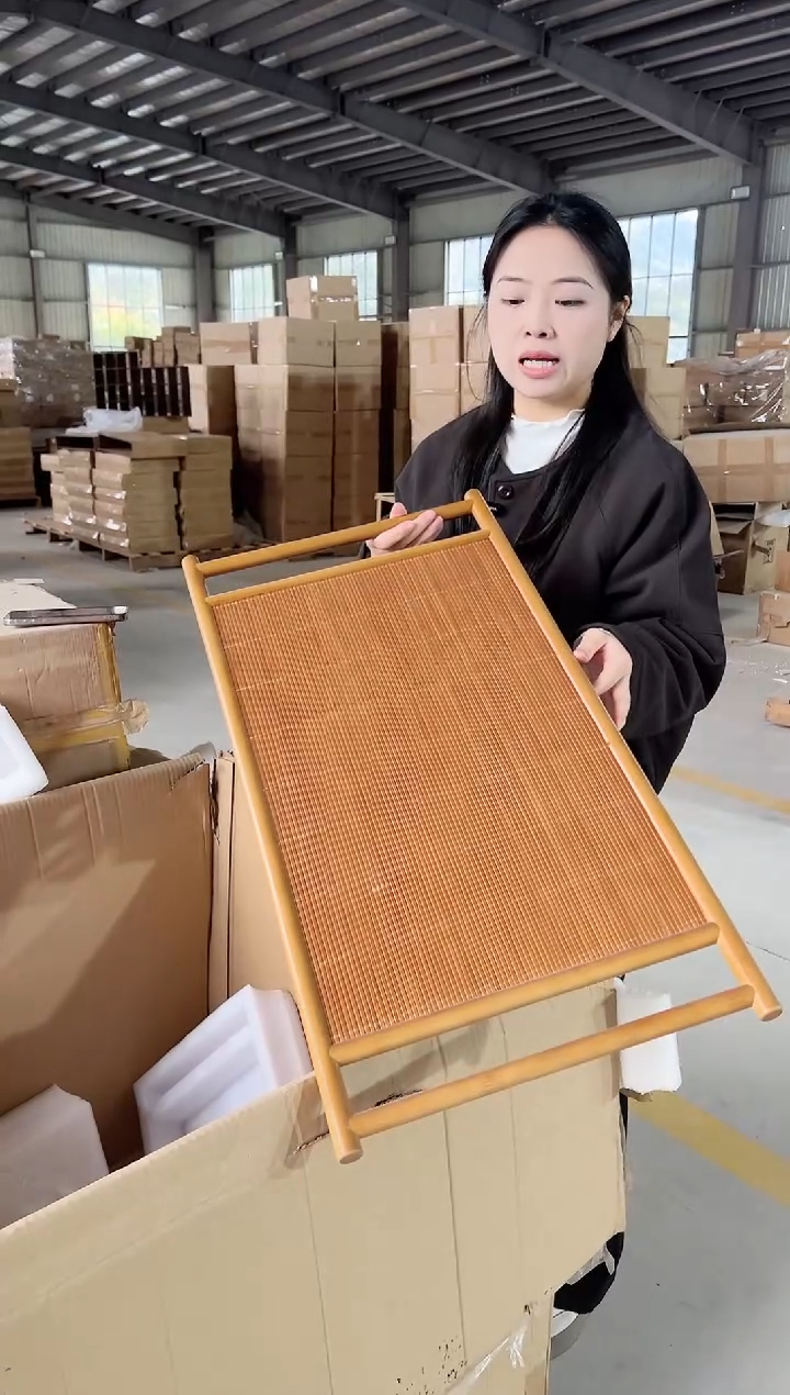 芳华有划痕 ，不退换