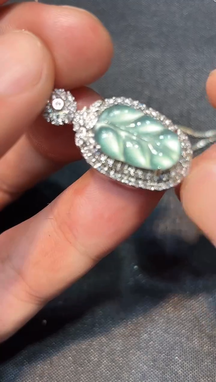 吊坠(不含链)未镶嵌翡翠.