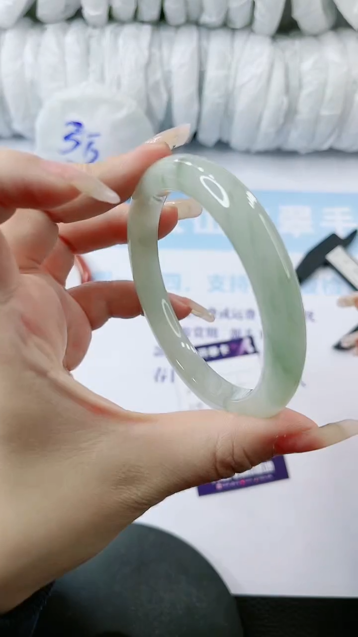 【闪购商品】石英质玉手镯未镶嵌多样性发货L186