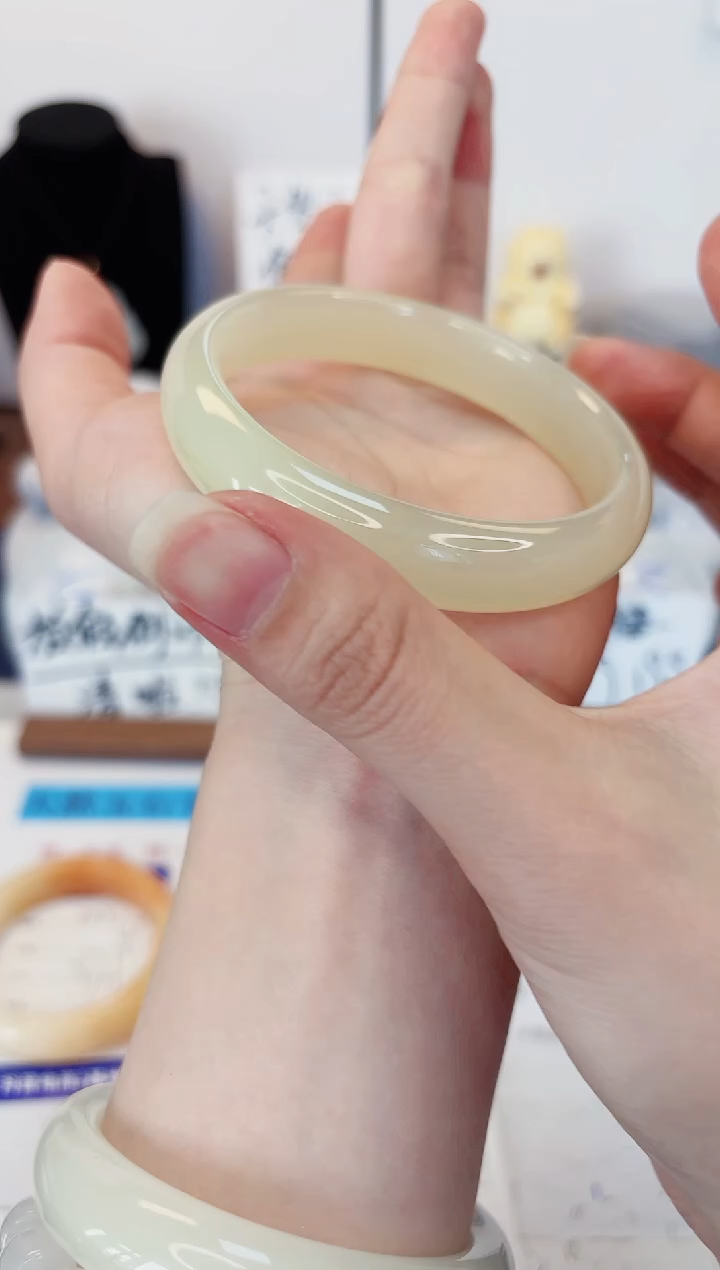 【闪购商品】石英质玉手镯未镶嵌254