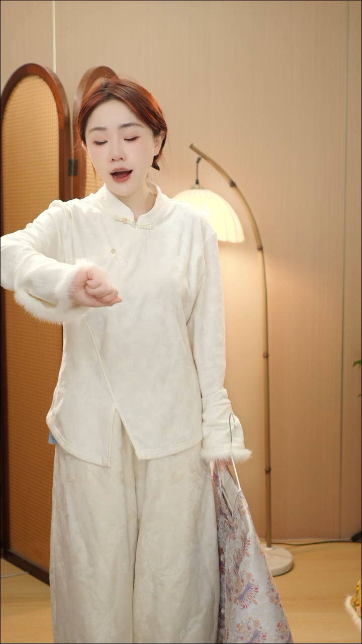 白色开叉  打底   