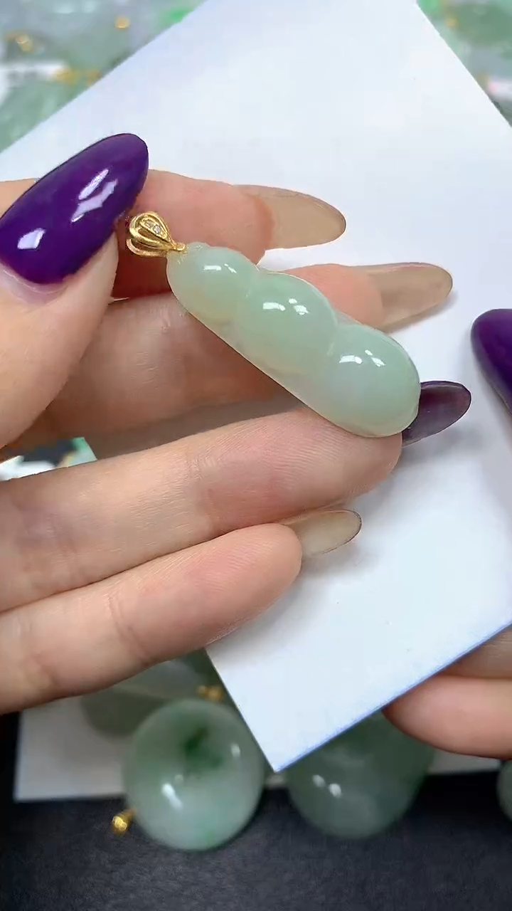 颈饰未镶嵌翡翠 