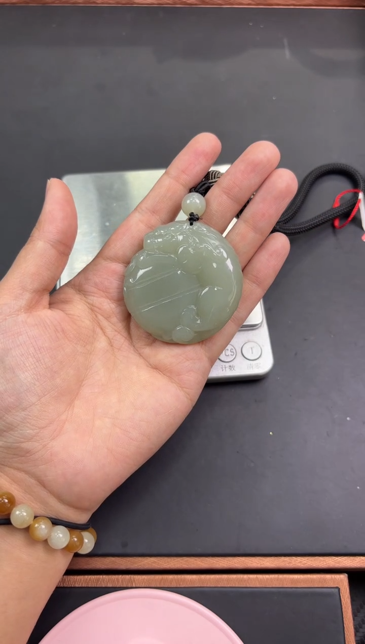 【闪购商品】和田玉把件未镶嵌且末微色差近矿把件