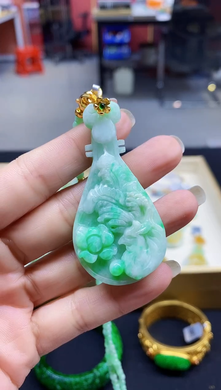 颈饰未镶嵌翡翠吊坠-114