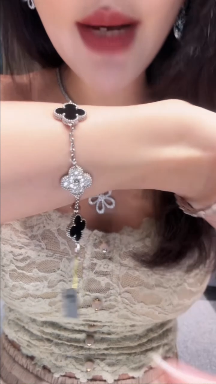 手链18K金镶嵌钻石熊猫