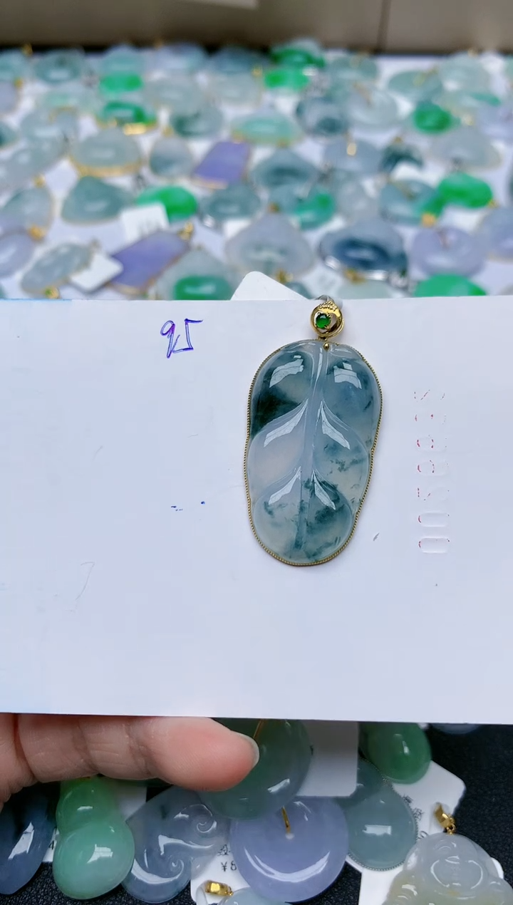 【闪购商品】翡翠颈饰18K金镶嵌天然翡翠A货    95