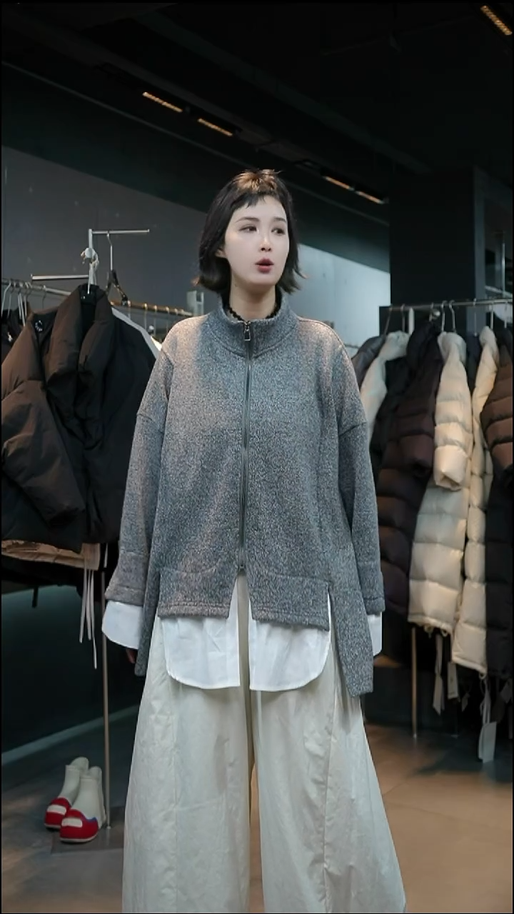 灰色上衣灰色上衣