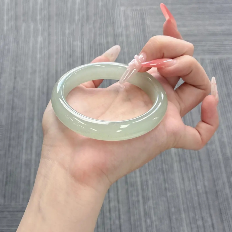 “白茶晴”新疆老料纯天然手镯仙女气质（多样性发其一）