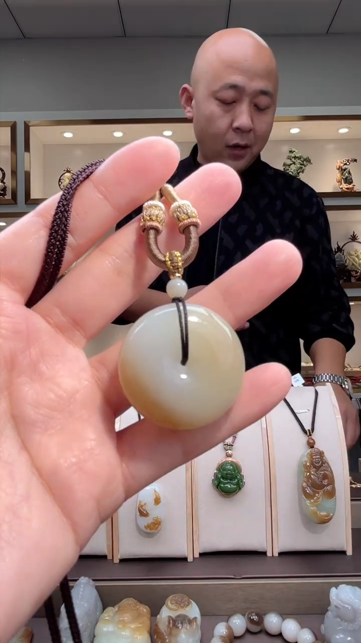 颈饰未镶嵌和田玉苏