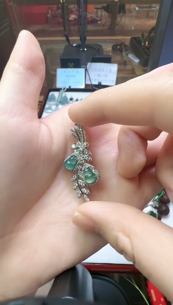 【闪购商品】翡翠吊坠(不含链)未镶嵌翡翠