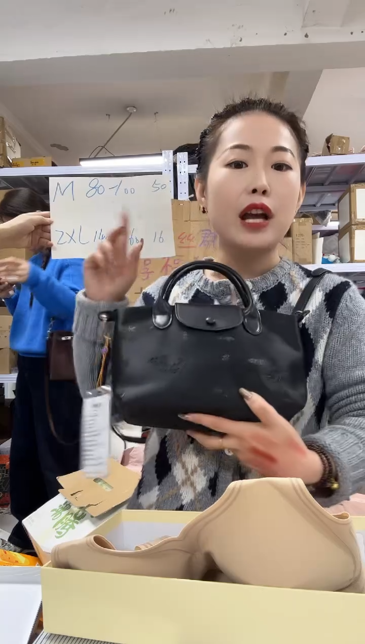 PU上车啦 宝宝们抓紧时间去下方链接拍吧发两件阳曲县2XL码