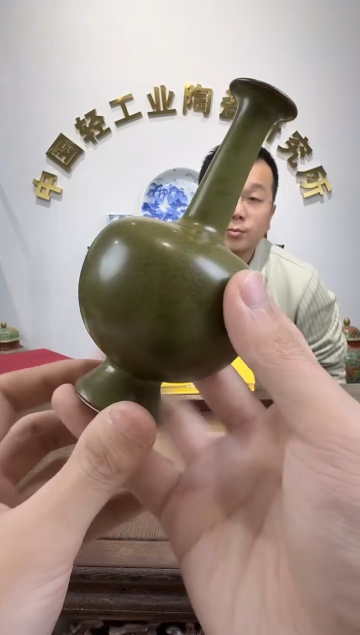 景德镇精美茶叶沫小瓶