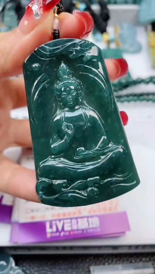 【闪购商品】翡翠颈饰未镶嵌               