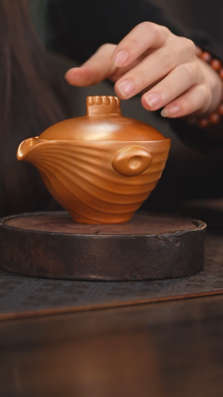 【闪购商品】杯102柴房陶瓷丨金色手抓壶