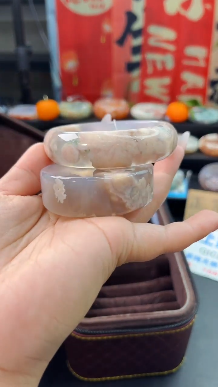 【闪购商品】石英质玉手镯未镶嵌赠送镯心（56圈口