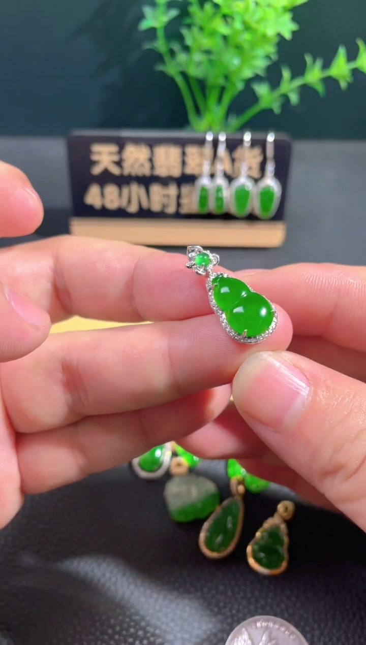 【闪购商品】翡翠颈饰18K金镶嵌翡翠