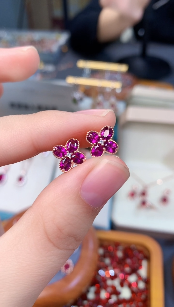 【闪购商品】石榴石（紫牙乌）耳钉银S925镶嵌天然