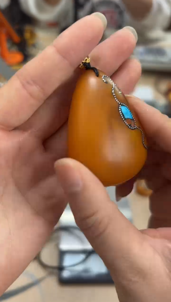 【闪购商品】琥珀裸石未镶嵌蜜蜡吊坠