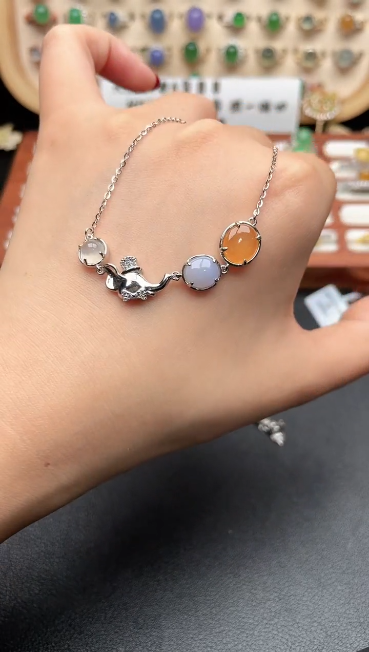 颈饰未镶嵌翡翠一物一证一礼盒