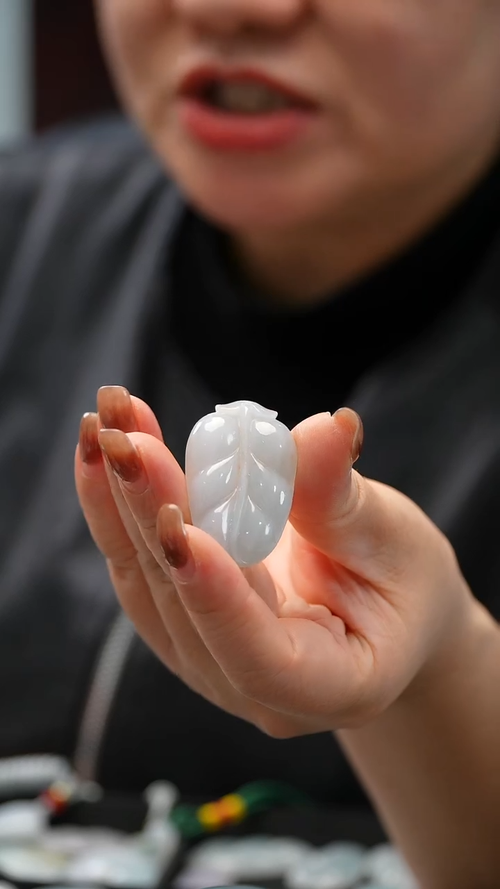 颈饰未镶嵌翡翠叶子