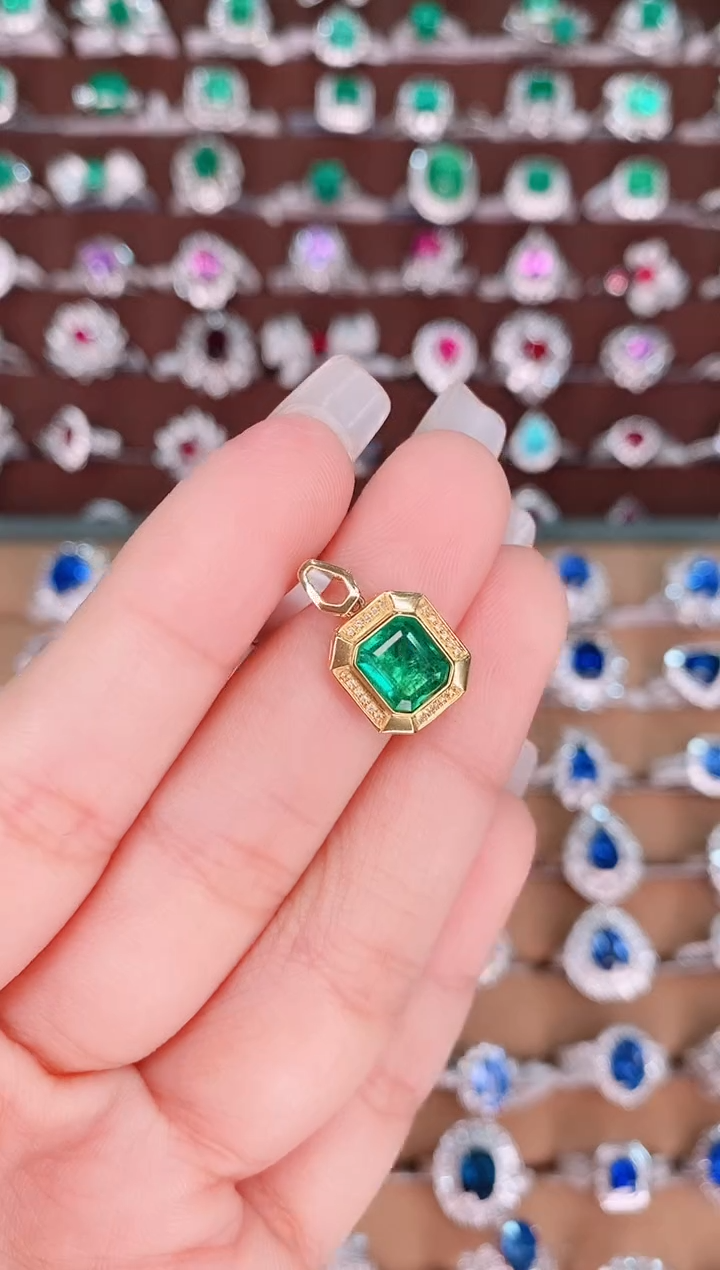 【闪购商品】祖母绿18K金吊坠18K金镶嵌.