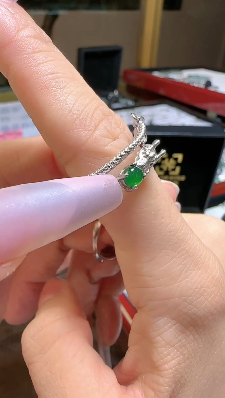 【闪购商品】翡翠吊坠(不含链)未镶嵌翡翠