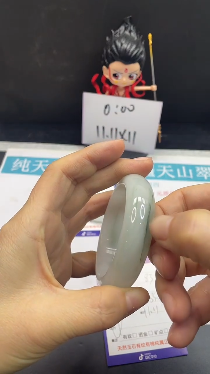 未镶嵌手镯石英质玉83