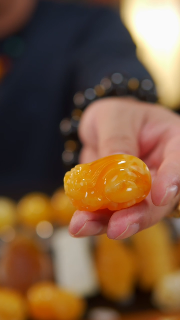 【闪购商品】蜜蜡颈饰未镶嵌21.17焦皮料貔貅
