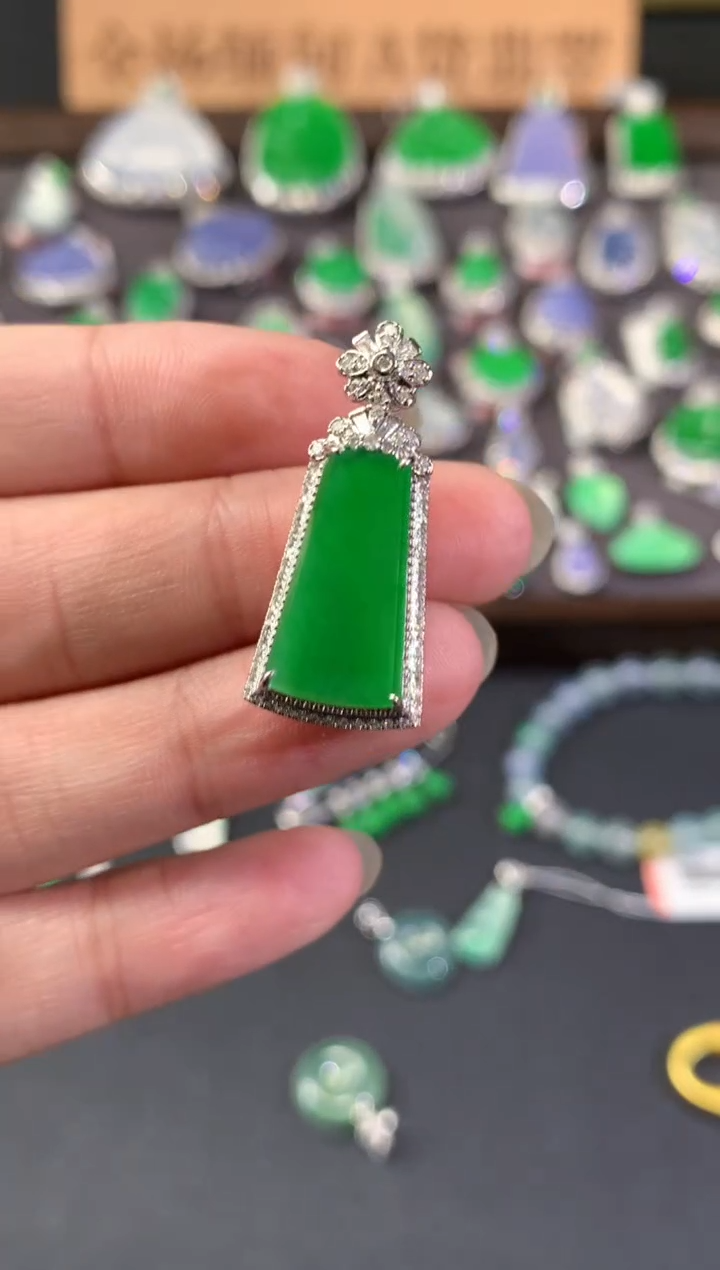 吊坠(不含链)18K金镶嵌翡翠A692|9800