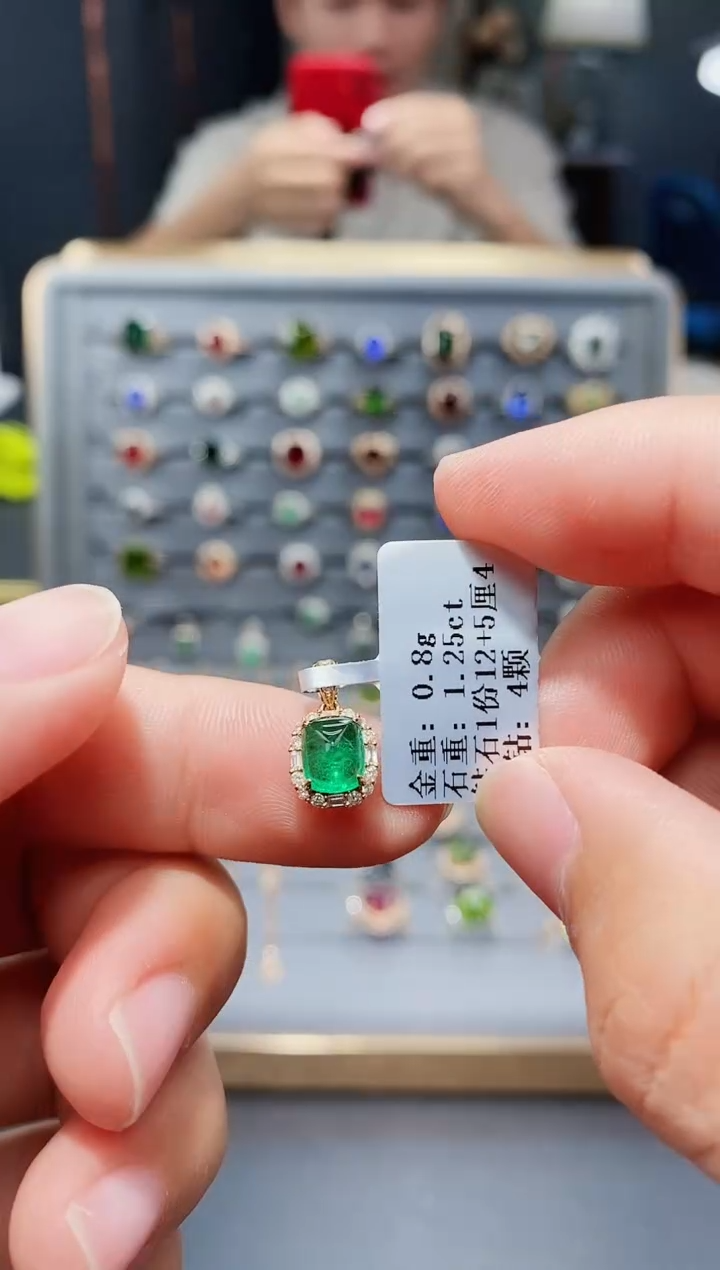 颈饰18K金镶嵌祖母绿1.25.