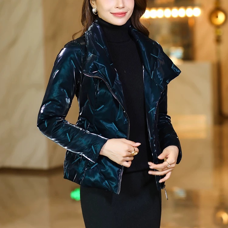 杭州原版正品2025年冬季新款气质保暖时尚碧绿色洋气减龄羽绒服