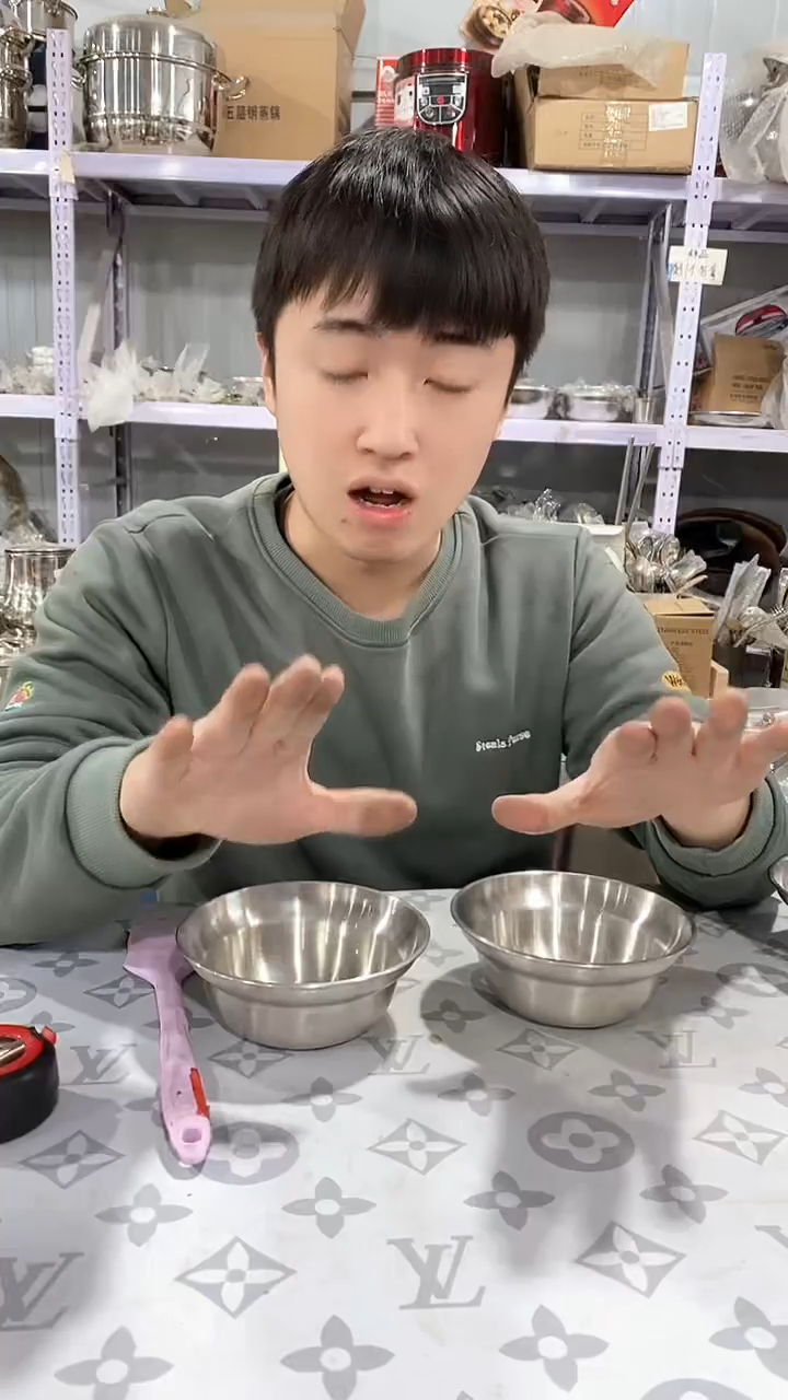 14拉丝草帽碗瑕疵两个