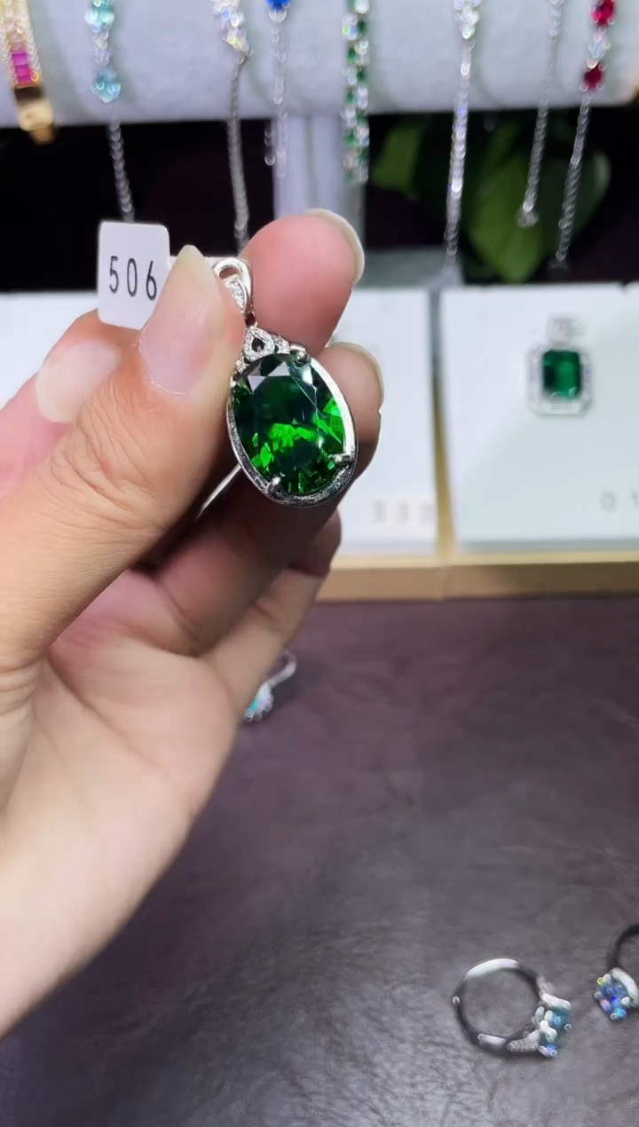 合金合成钻石绿宝吊坠