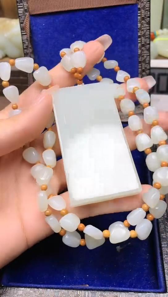 和田玉未镶嵌颈饰 济南