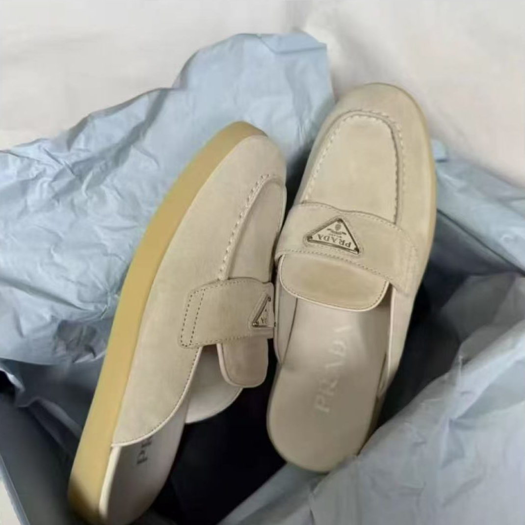 未使用 Prada/普拉达 拉达米色平底穆勒35.5