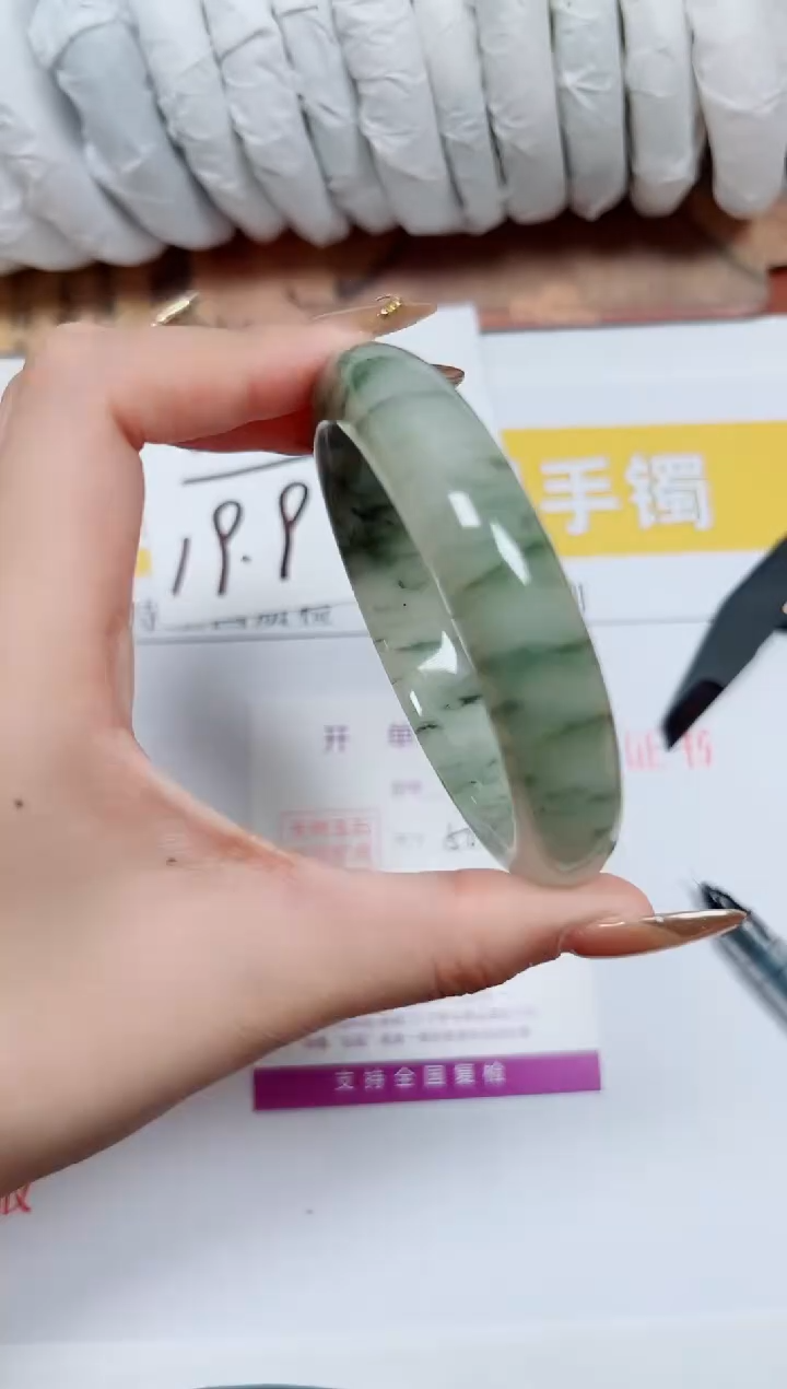 【闪购商品】石英质玉手镯未镶嵌K91-58.4