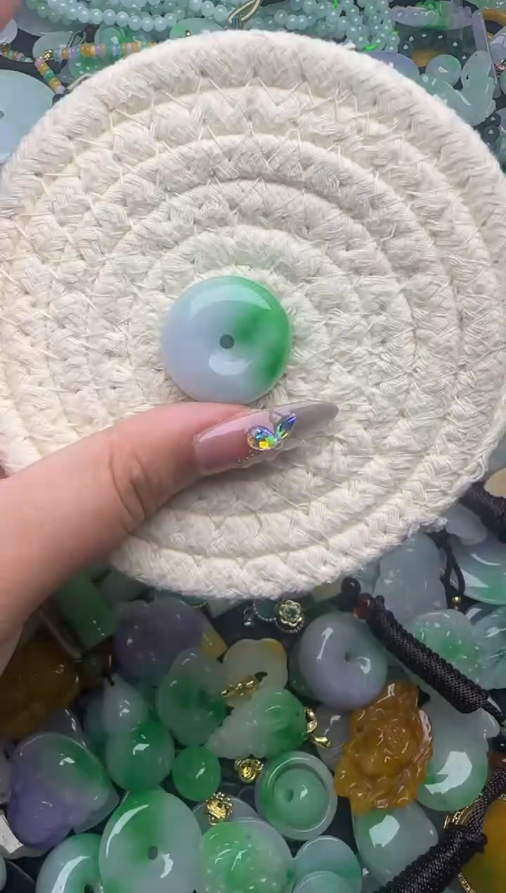 翡翠未镶嵌颈饰天然缅甸翡翠吊坠