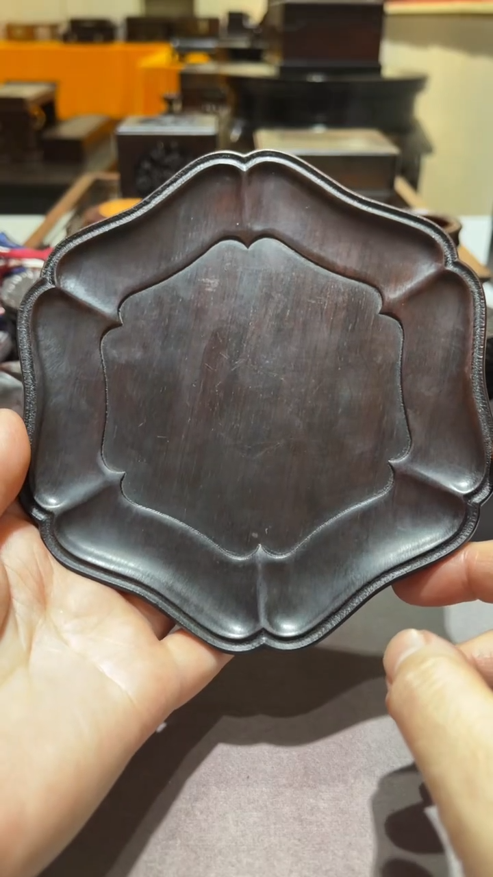 红酸枝木类精品木雕盘精工细作