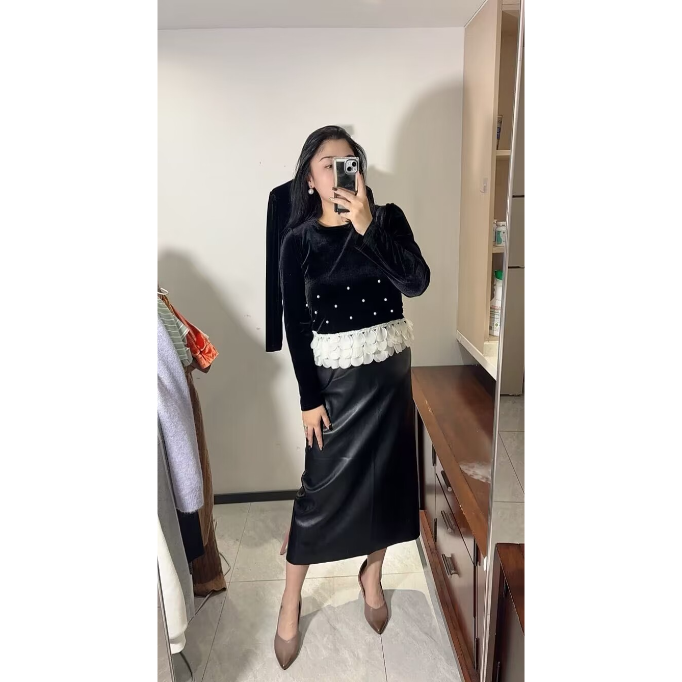 法式重工钉珠金丝绒赫小本香风黑色复古拼接花瓣裙摆短款上衣外贸