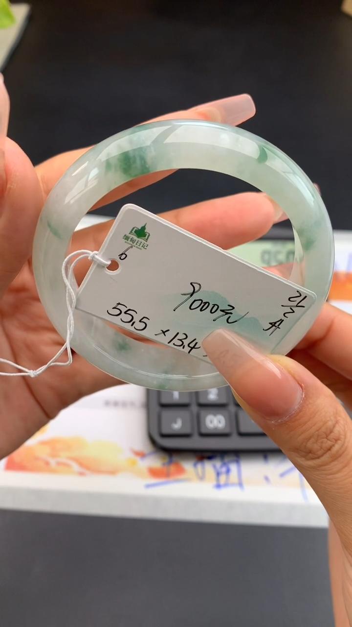 【闪购商品】翡翠手镯未镶嵌女神节#送礼#，下单联系客服核对地址~