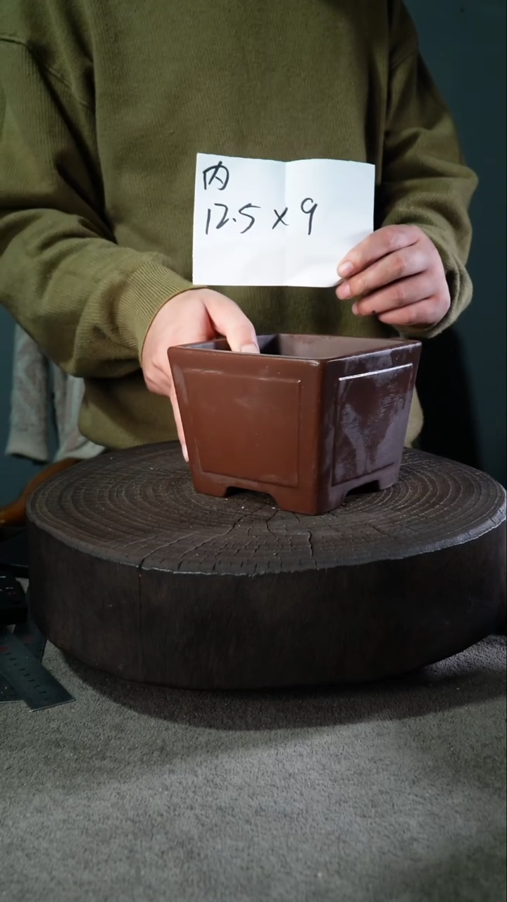 A宜兴紫砂小花盆