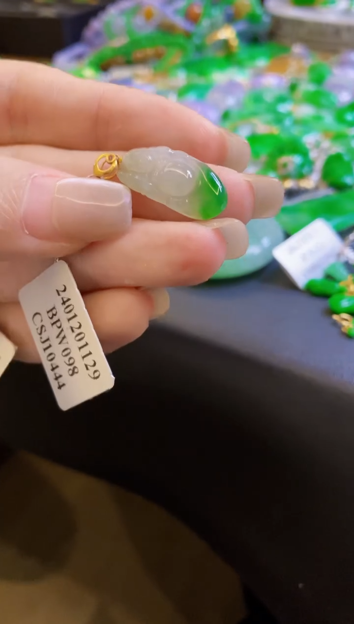 【闪购商品】定制翡翠18K金镶嵌吊坠