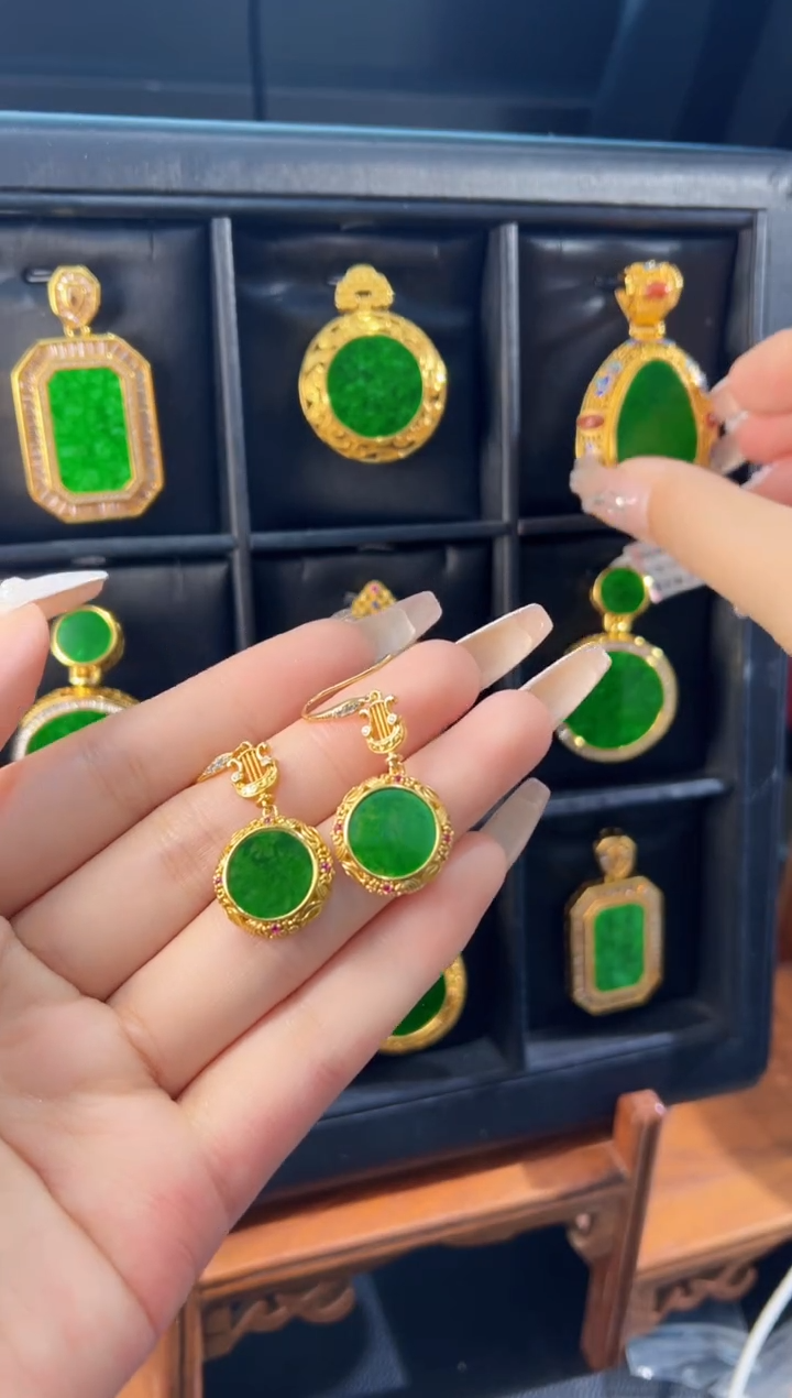 【闪购商品】翡翠耳饰银S925镀金镶嵌天然缅甸翡翠A货耳钩