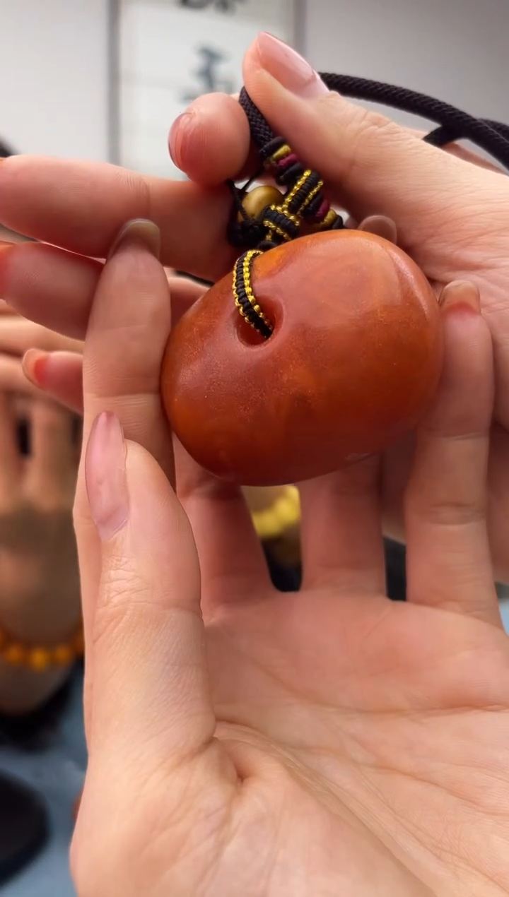 【闪购商品】蜜蜡珠宝奇石未镶嵌配绳假一罚十，037