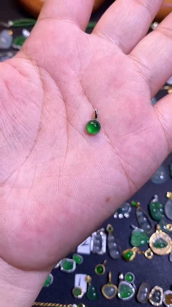 【闪购商品】翡翠吊坠(不含链)18K金镶嵌1