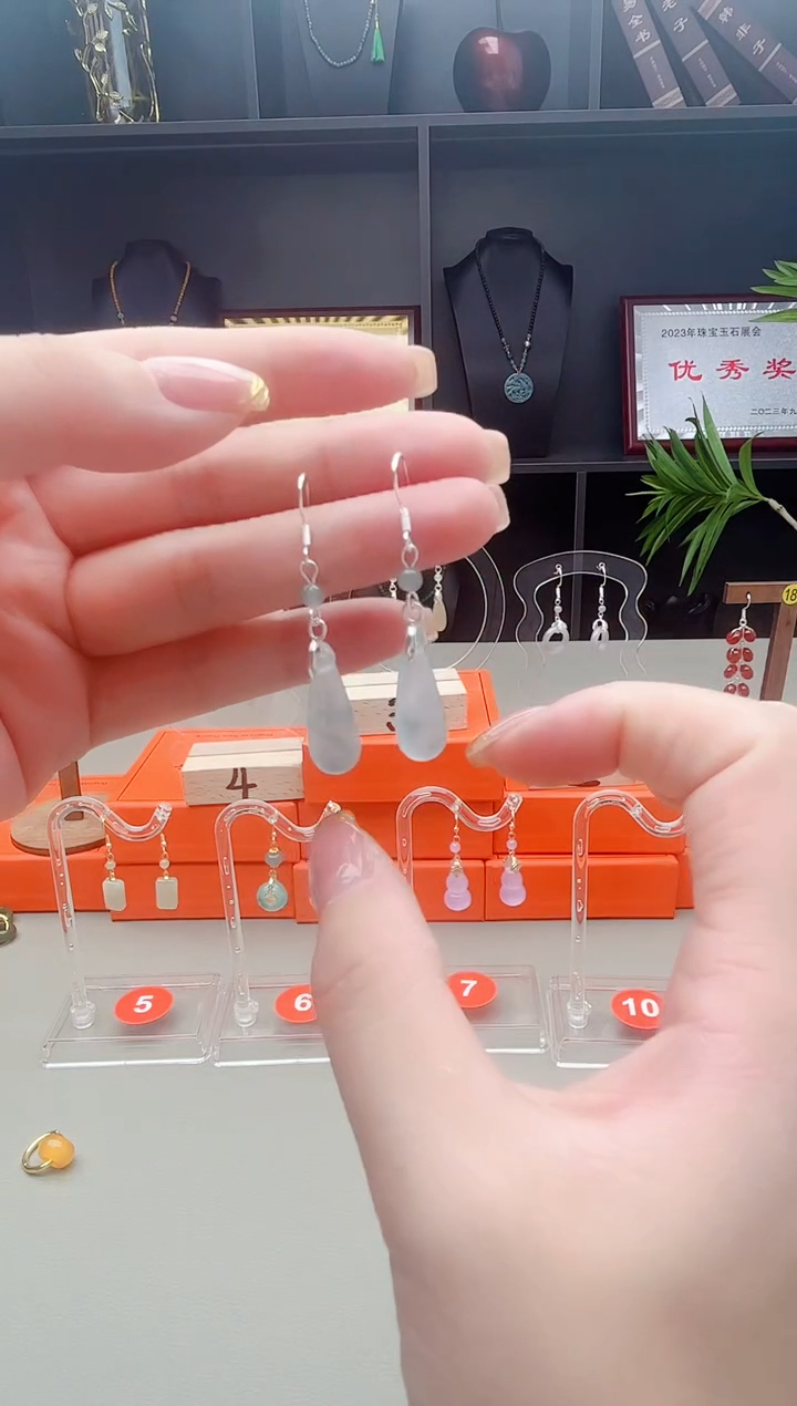 未镶嵌石英质玉（天山翠）耳钉714