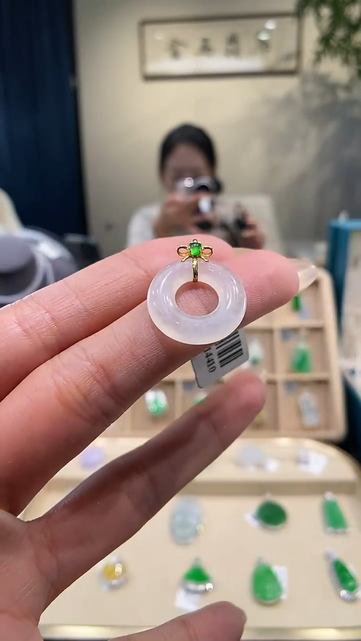 【闪购商品】翡翠吊坠(不含链)18K金镶嵌甜甜圈