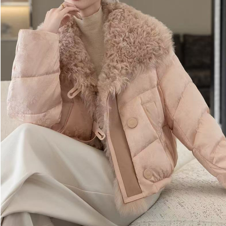 【新年必备】X9447款高端专柜提花刺绣羽绒服外套-宋宋